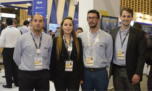 leonardo Cossio, Diana Ardila, Giovanni Cordero y Andrei Junqueira Social