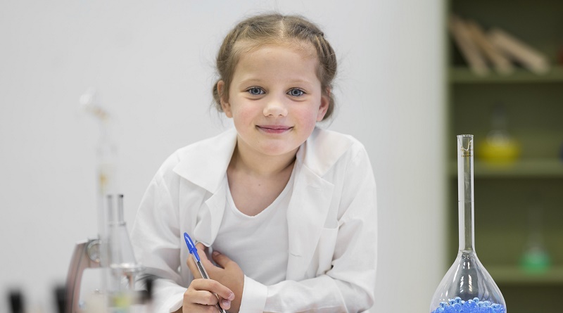 niña investigadora