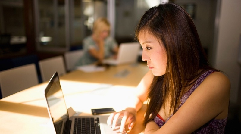 SAP Mujer trabajando