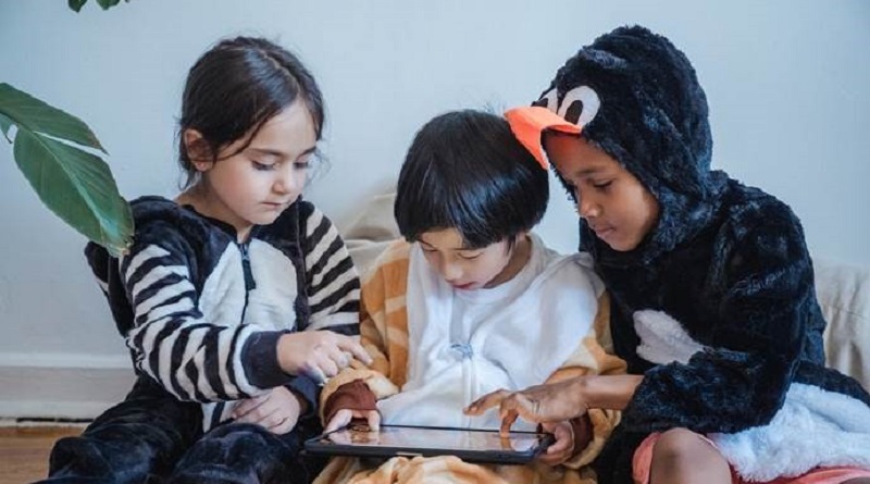 niños con tablet